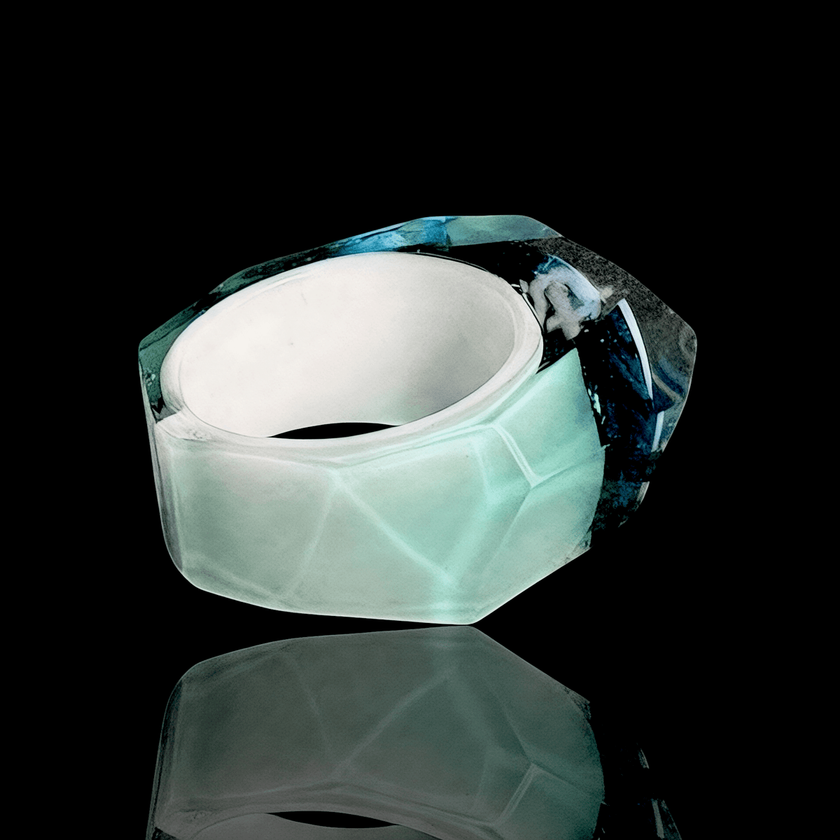 Chaka Glass Signet Ring (8.7)