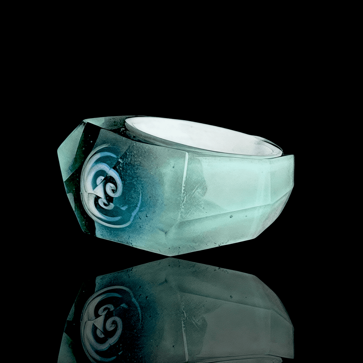 Chaka Glass Signet Ring (8.7)