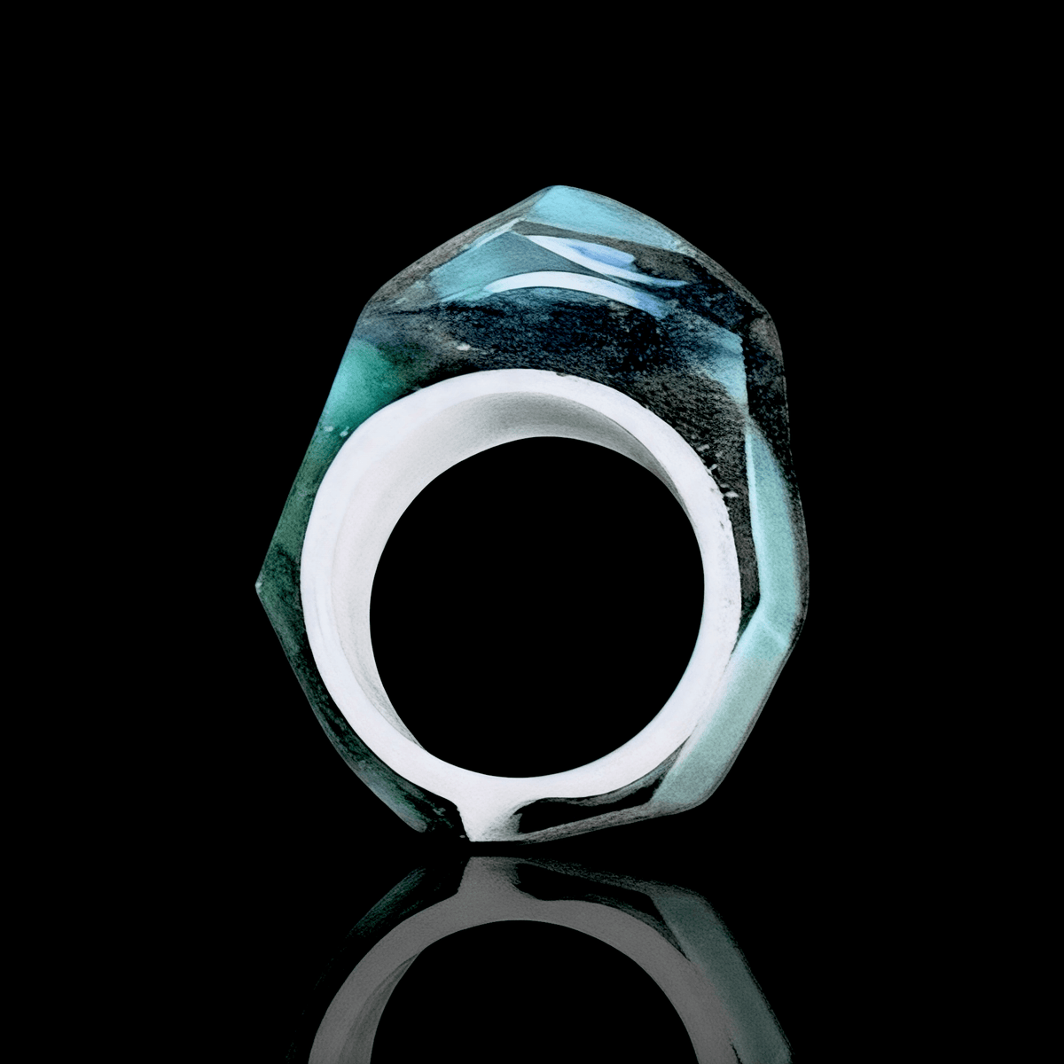 Chaka Glass Signet Ring (8.7)